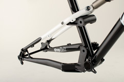 Asymmetric 7005-T6 aluminium swingarm.