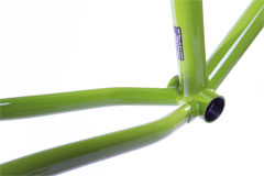 Bridge-less S-bend chainstays