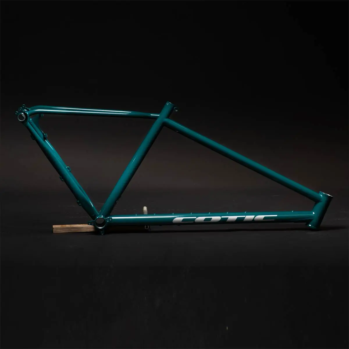 Gloss Forest with silver graphics C4